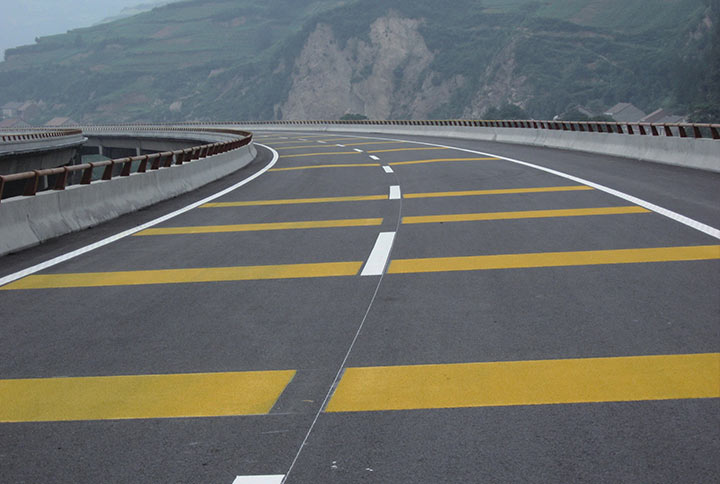 Common problems in the construction of hot-melt road marking coatings